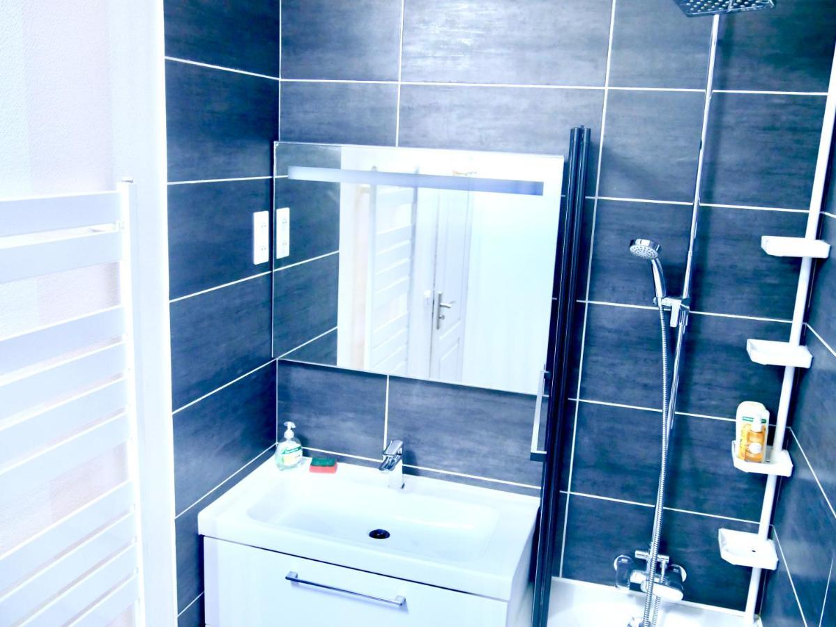 Family Home Sens Luaran gambar